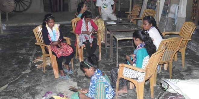 Kaziranga Woman turns Plastic litter into Traditional Handloom !