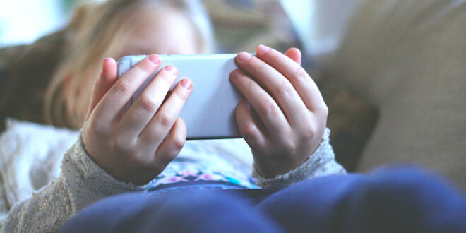 Damage of Excessive Screen Time on Children: 6 Ways to Fix It